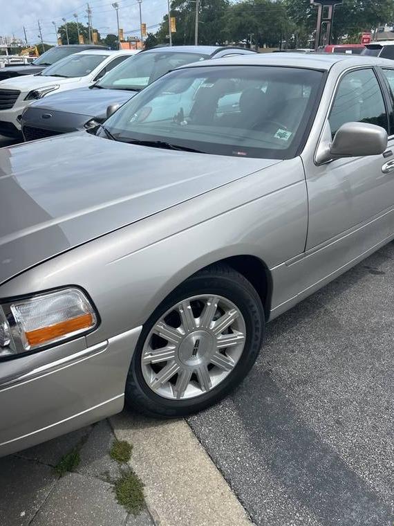 LINCOLN TOWN CAR 2010 2LNBL8CV3AX632026 image